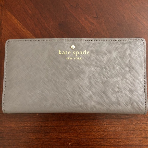 kate spade Handbags - ☆ NWOT🏷Gray Kate Spade Bifold Wallet ☆